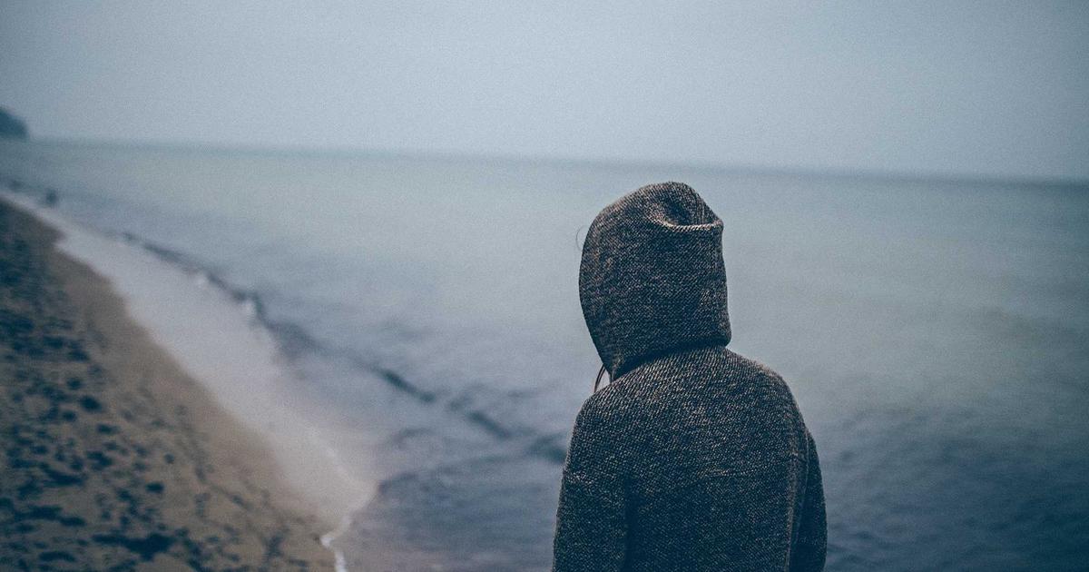 ケーブル不要！4in1モバイルバッテリーで荷物を3割減らす方法