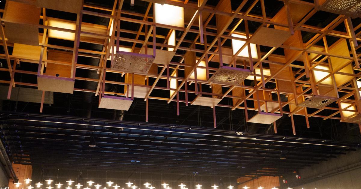 秋元康「オーラ」衝撃の正体を徹底解剖